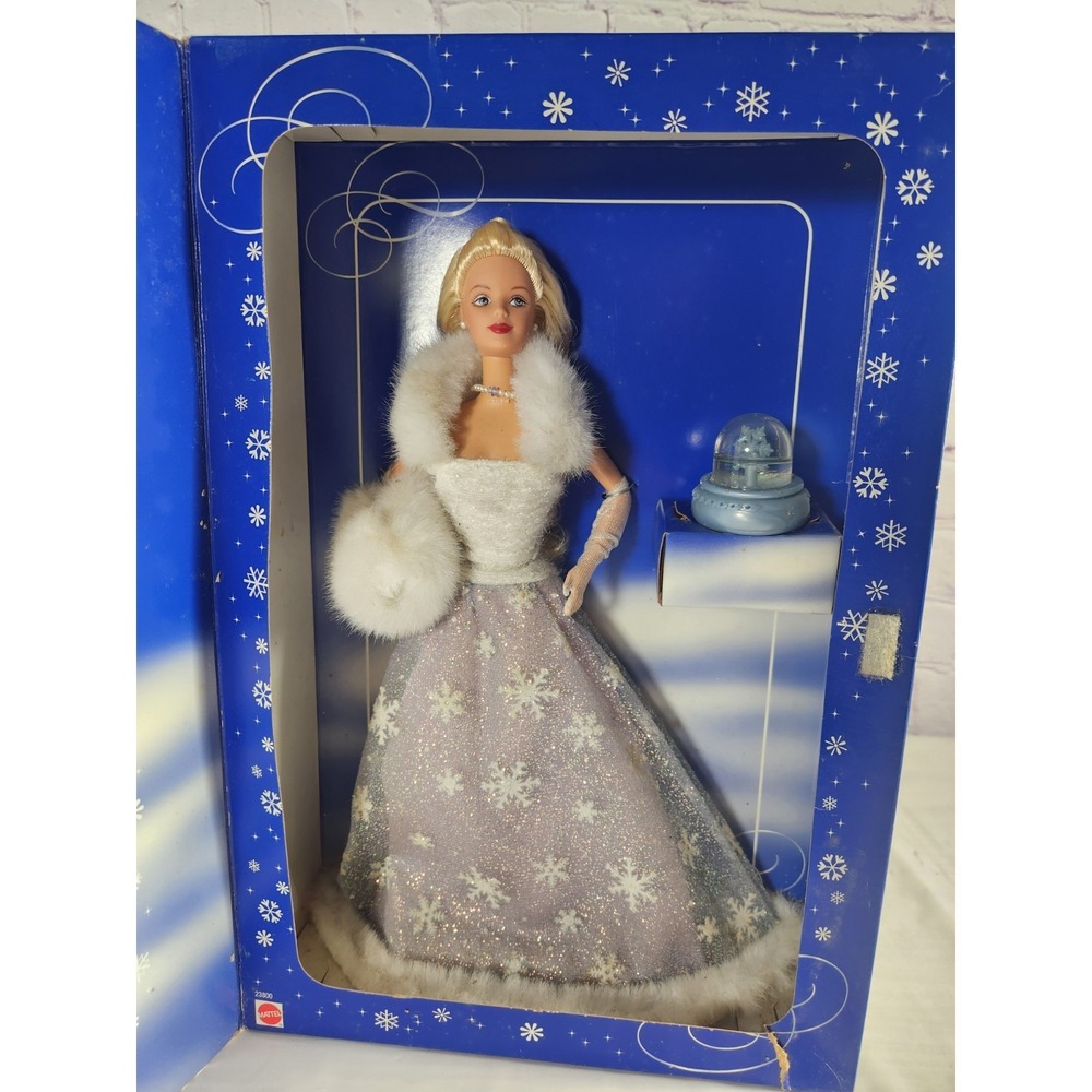 Snow Sensation Barbie + Snow‎ Globe Beautiful!